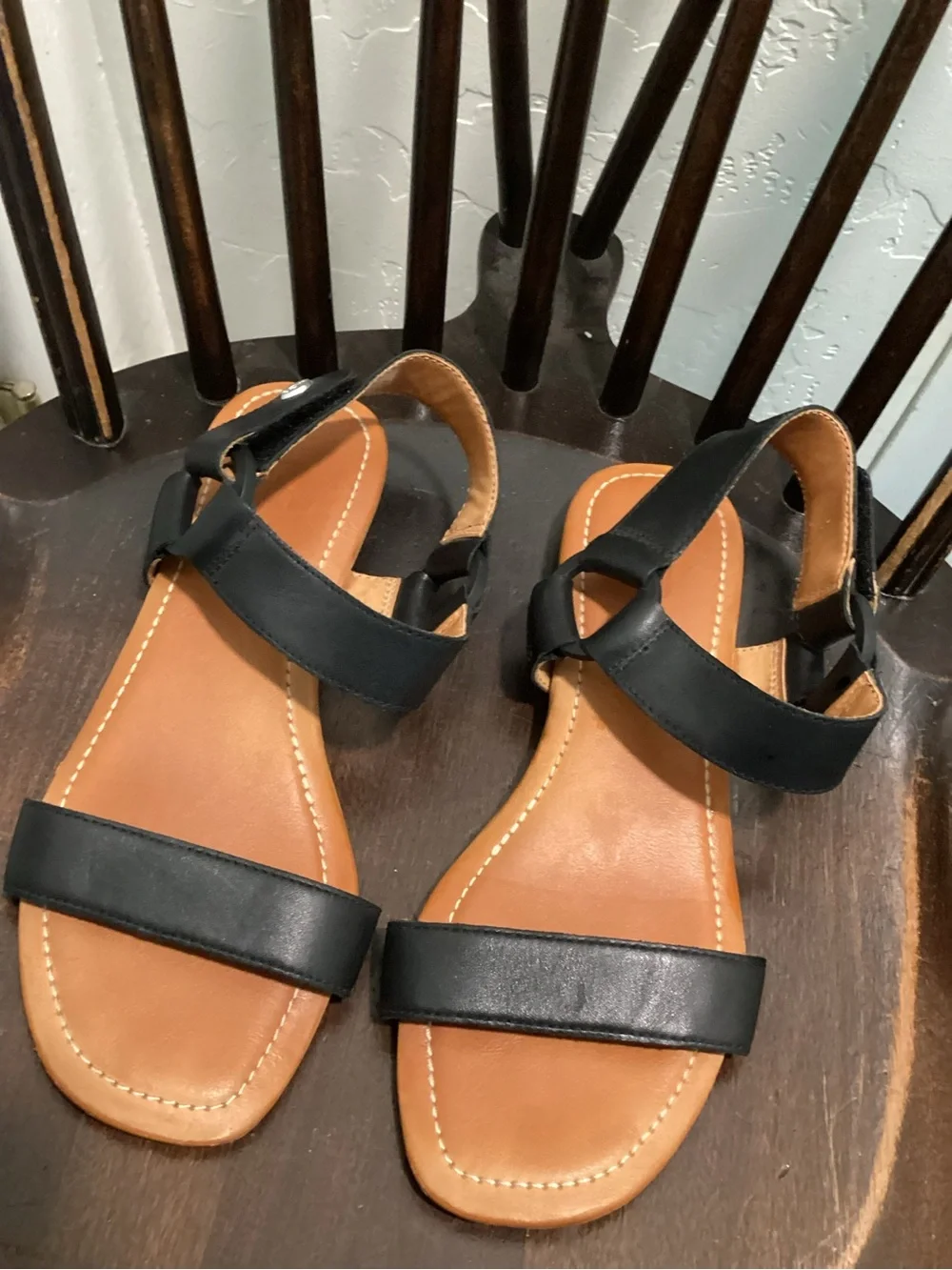 UGG Rynell Black Strappy Women's Sandals Leather size 7 US